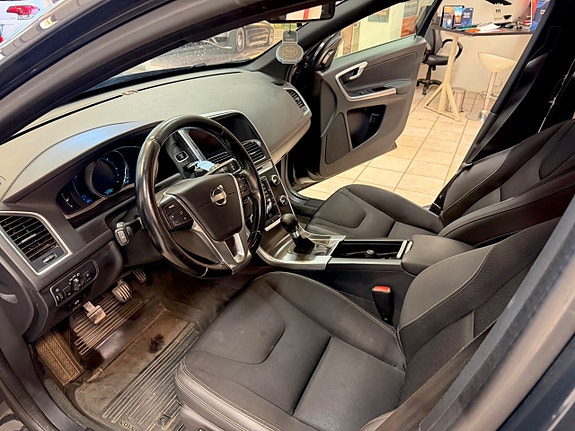 Volvo XC60 8 of 13