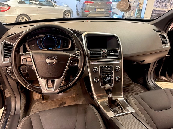 Volvo XC60 10 of 13
