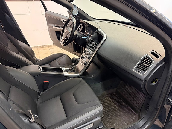 Volvo XC60 11 of 13