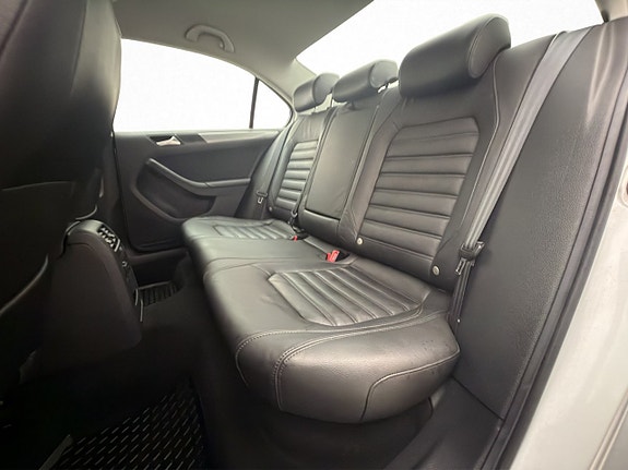Volkswagen Jetta 23 of 28