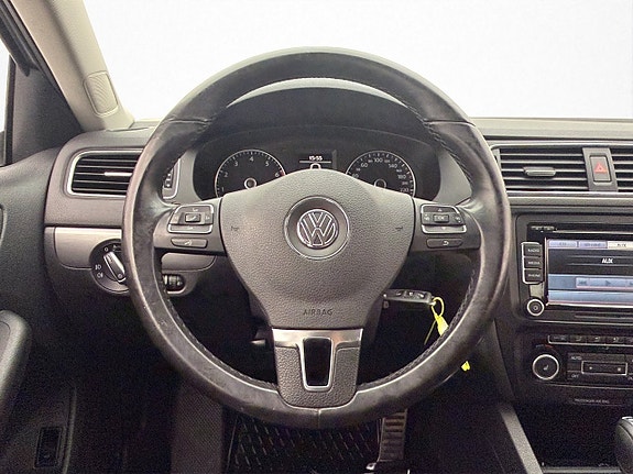 Volkswagen Jetta 12 of 28