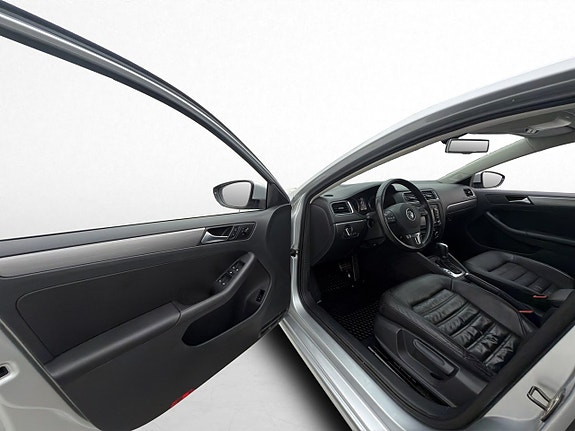 Volkswagen Jetta 10 of 28
