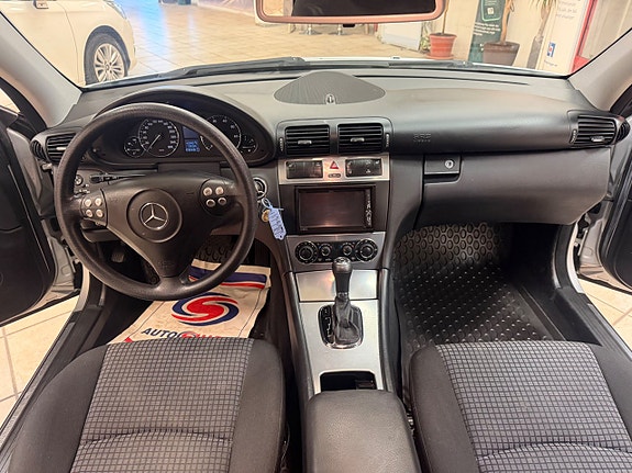 Mercedes-Benz C180 9 of 12