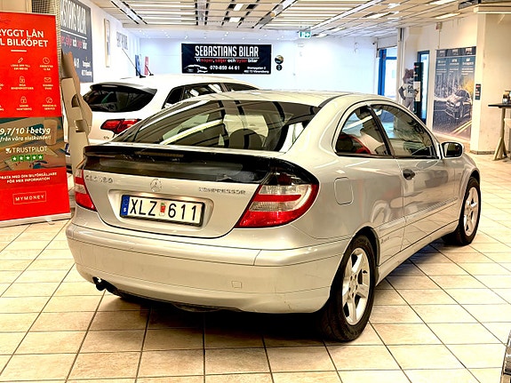 Mercedes-Benz C180 3 of 12