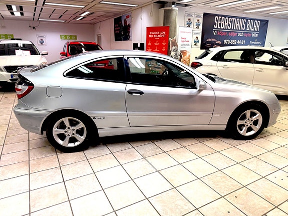Mercedes-Benz C180 2 of 12