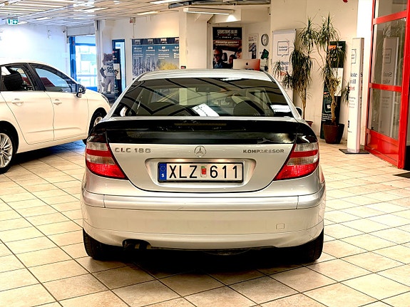 Mercedes-Benz C180 4 of 12