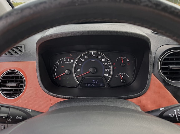 Hyundai i10 13 of 14