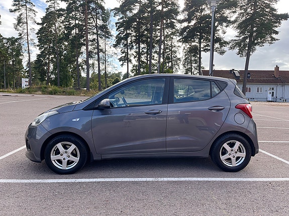 Hyundai i10 4 of 14