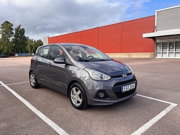 Hyundai i10 2 of 14