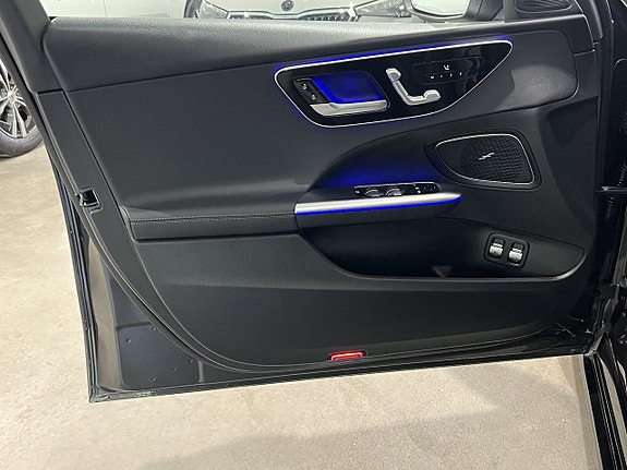 Mercedes-Benz C300 8 of 29