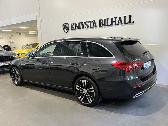 Mercedes-Benz C300 2 of 29
