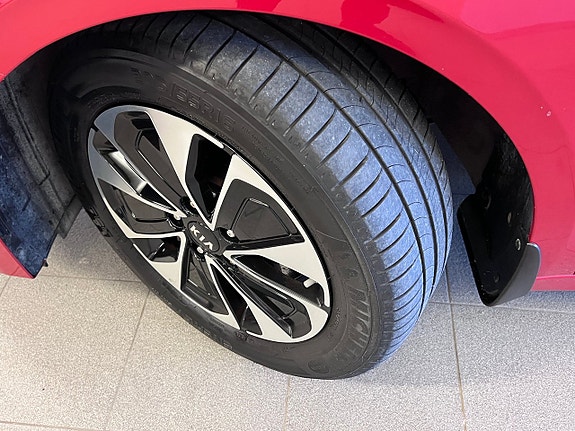 Kia Ceed 2 of 25