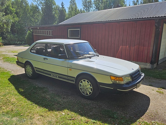 Saab 900 3 of 4