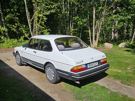 Saab 900 2 of 4