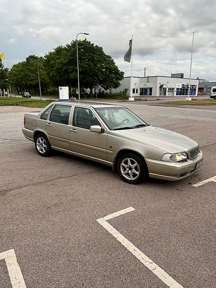 Volvo S70 2 of 8