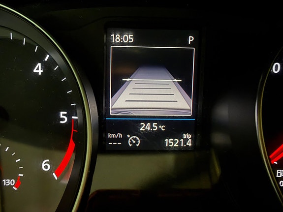 Volkswagen Passat 23 of 25