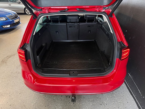 Volkswagen Passat 9 of 25