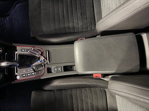 Volkswagen Passat 16 of 25