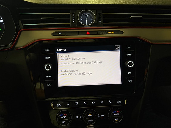 Volkswagen Passat 19 of 25