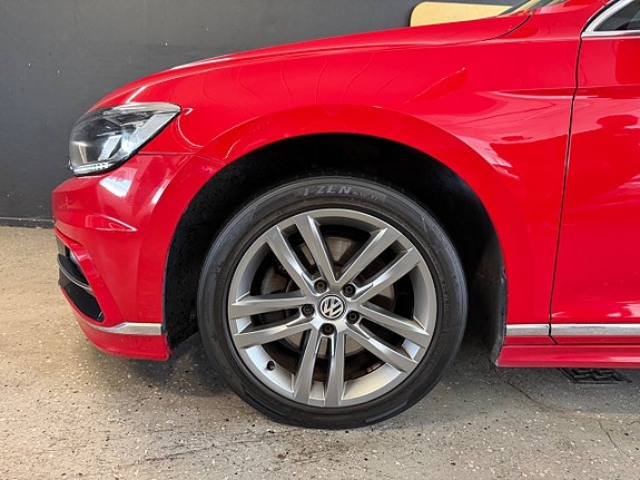 Volkswagen Passat 7 of 25