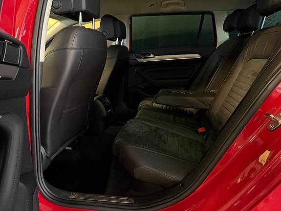 Volkswagen Passat 14 of 25