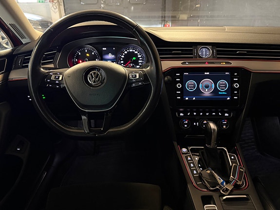 Volkswagen Passat 17 of 25