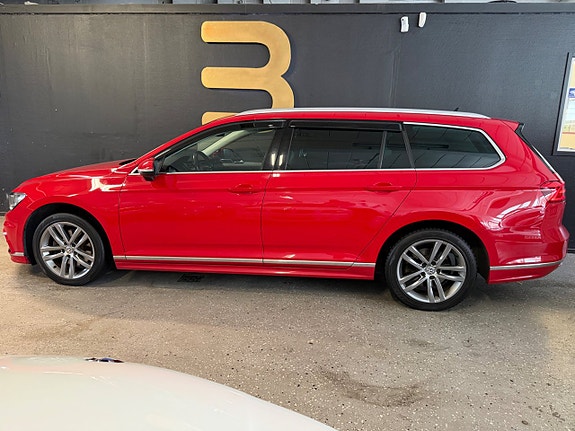 Volkswagen Passat 2 of 25