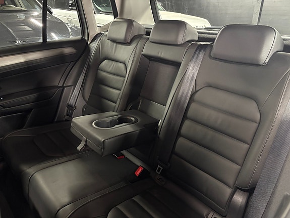 Volkswagen Golf Sportsvan 24 of 27