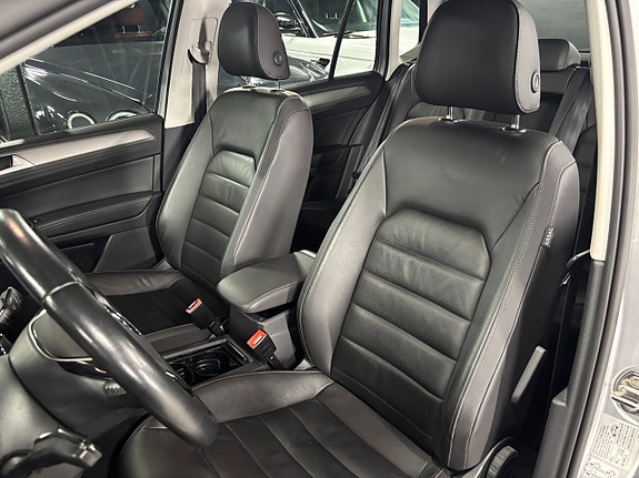 Volkswagen Golf Sportsvan 13 of 27