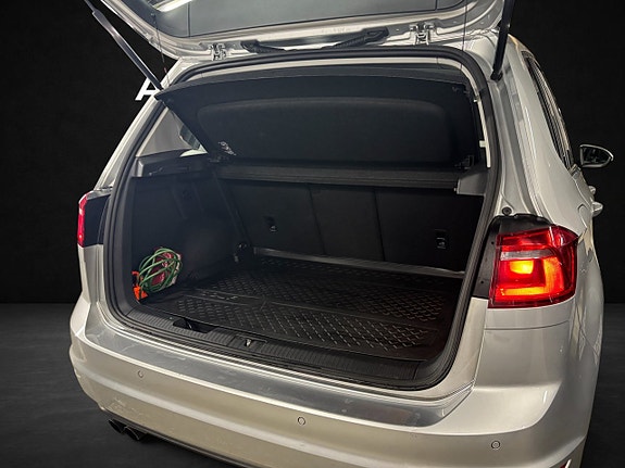 Volkswagen Golf Sportsvan 9 of 27