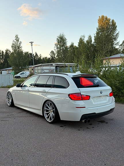 BMW 520d 3 of 7