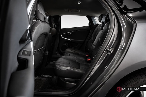 Volvo V40 Cross Country 12 of 24