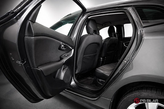 Volvo V40 Cross Country 11 of 24