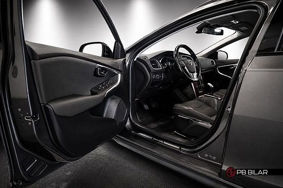 Volvo V40 Cross Country 8 of 24