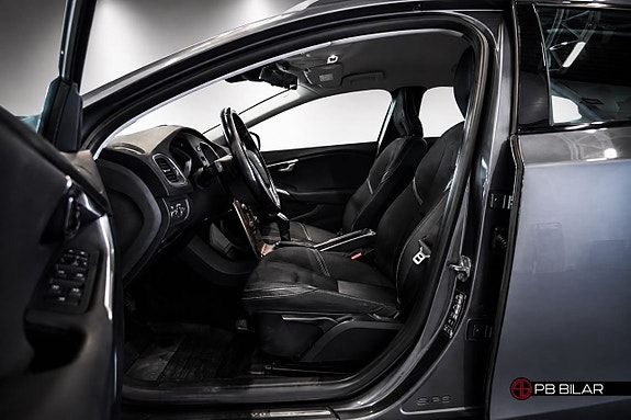 Volvo V40 Cross Country 9 of 24