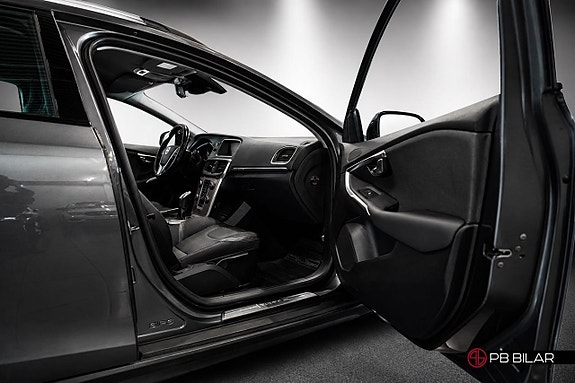 Volvo V40 Cross Country 13 of 24