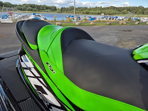 Kawasaki Ultra 310R 14 of 18