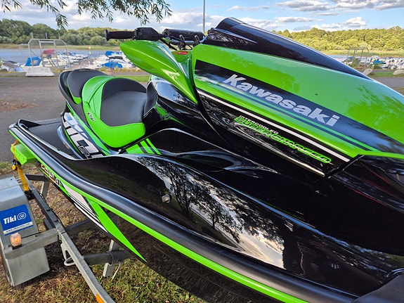Kawasaki Ultra 310R 11 of 18