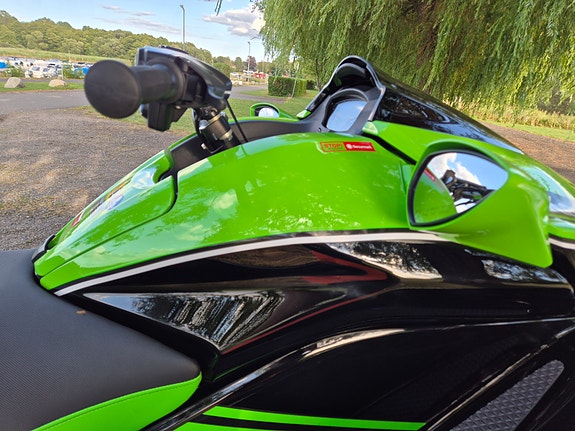 Kawasaki Ultra 310R 16 of 18