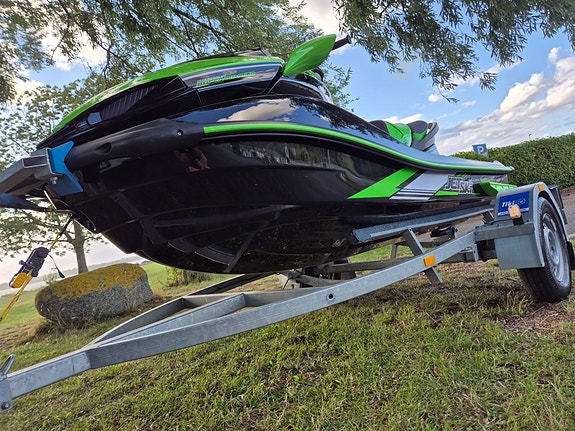 Kawasaki Ultra 310R 5 of 18