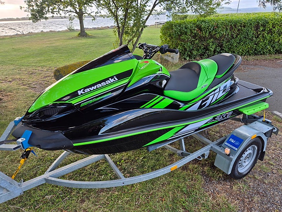 Kawasaki Ultra 310R 3 of 18
