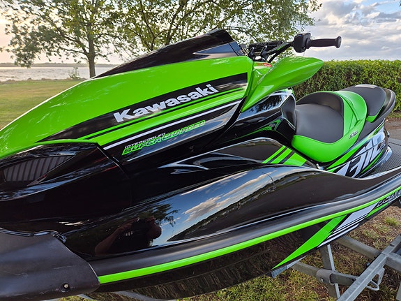 Kawasaki Ultra 310R 4 of 18