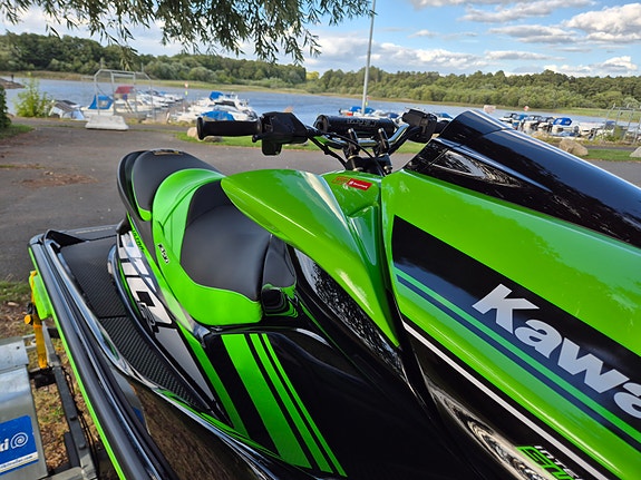 Kawasaki Ultra 310R 13 of 18