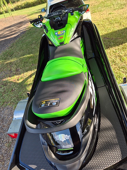 Kawasaki Ultra 310R 7 of 18