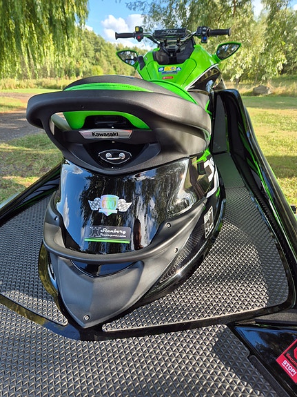 Kawasaki Ultra 310R 8 of 18