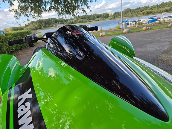 Kawasaki Ultra 310R 12 of 18