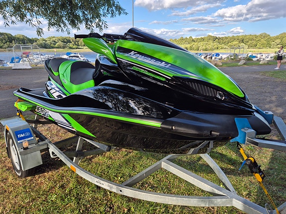 Kawasaki Ultra 310R 10 of 18
