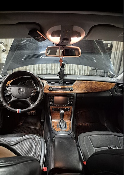 Mercedes-Benz CLS350 3 of 4