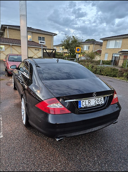 Mercedes-Benz CLS350 2 of 4