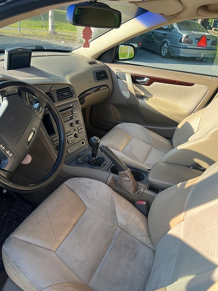 Volvo V70 2 of 4